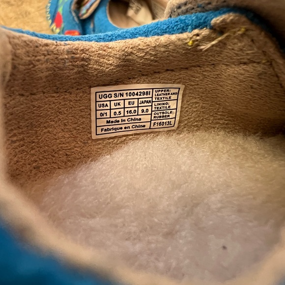 Perfect little Ugg moccasins for babies! Beautiful condition. Newborn size 0/1 - Picture 4 of 15